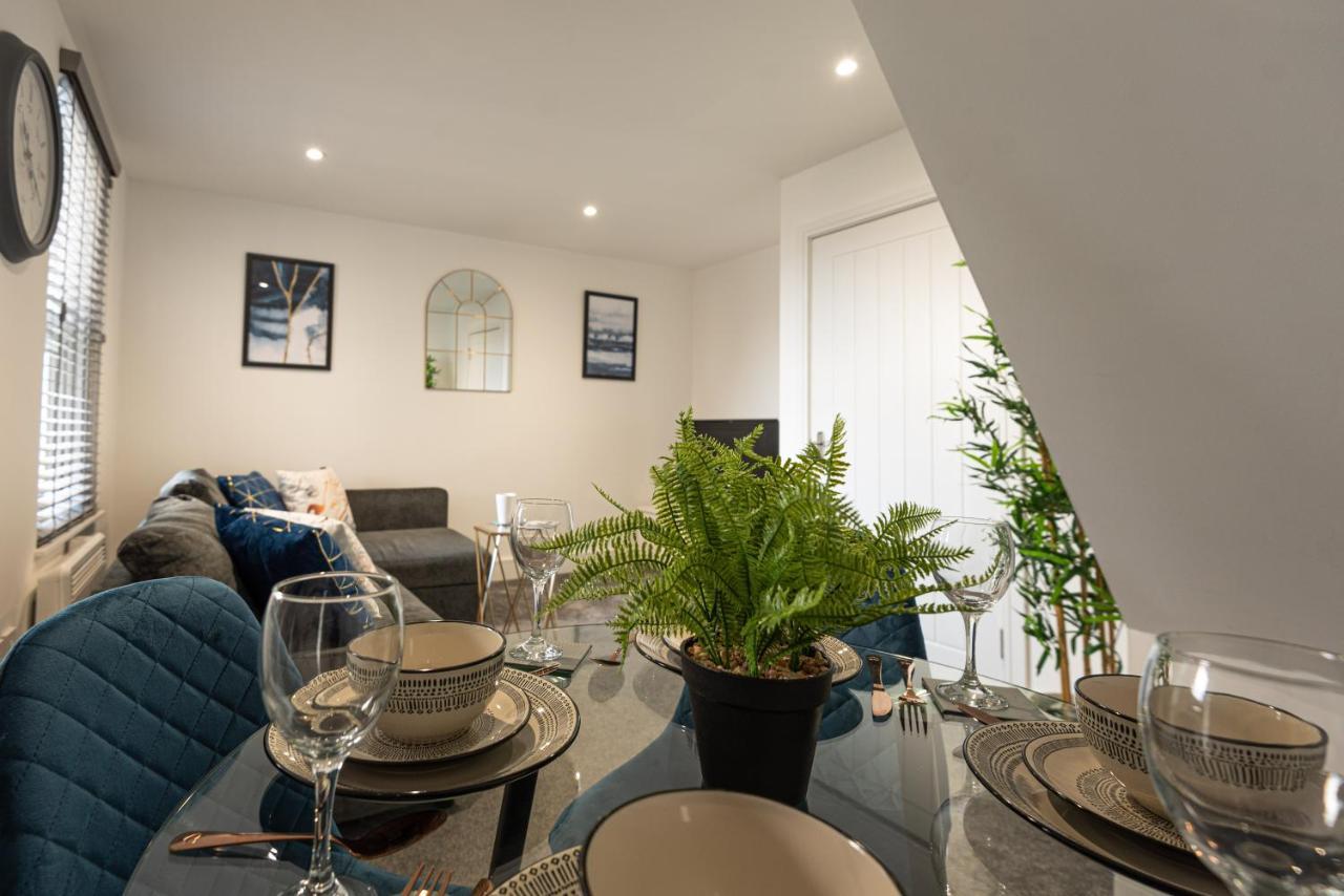 1 Bed Central - Free Parking - Long Stay Offer Strood Kültér fotó